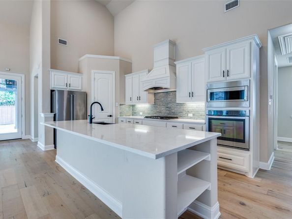 900  Southern Hills Way , Aubrey Texas 76227
