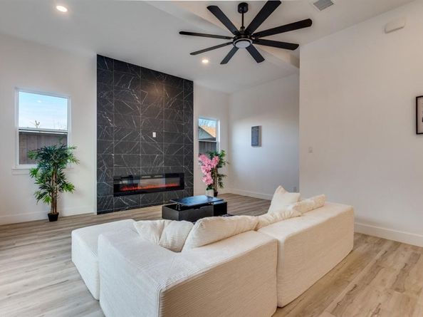 2804  Guymon Street , Dallas Texas 75212