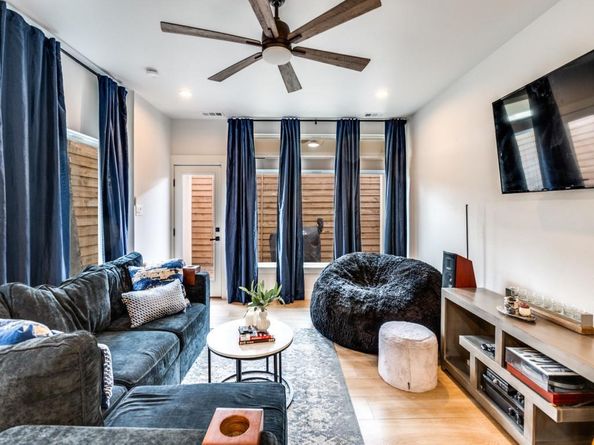 1960  Toronto Street , Dallas Texas 75212