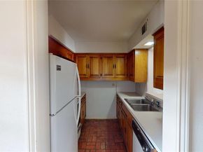 902 S Weatherred Drive  902F, Richardson Texas 75080