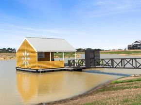 916  Falcon Road , Argyle Texas 76226