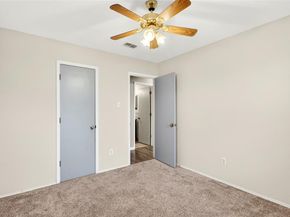 424  Benjamin Lane , Arlington Texas 76002