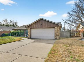 424  Benjamin Lane , Arlington Texas 76002