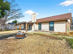 424  Benjamin Lane , Arlington Texas 76002