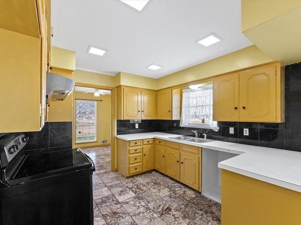 910  Bradfield Drive , Garland Texas 75042