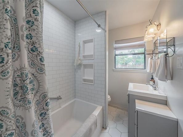 1802  Keneipp Road , Carrollton Texas 75006