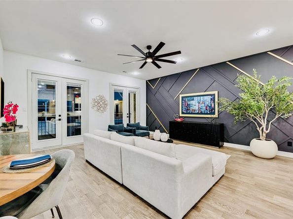 2651  Carmelita Street , Dallas Texas 75212