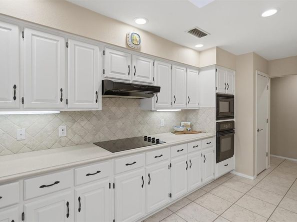 5744  Ledgestone Drive , Fort Worth Texas 76132