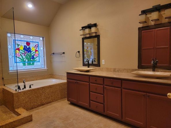 9703  Raven Lane , Irving Texas 75063