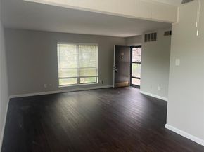 7915  Meadow Park Drive  110, Dallas Texas 75230