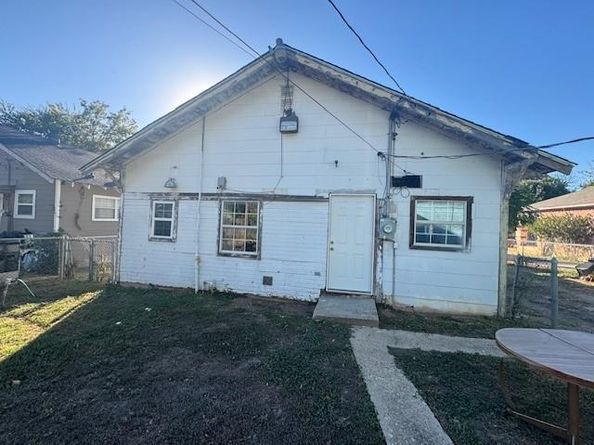 2206  Chestnut Avenue , Fort Worth Texas 76164