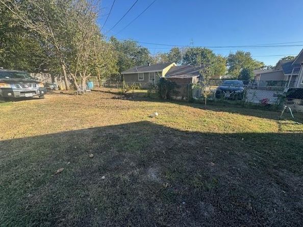 2206  Chestnut Avenue , Fort Worth Texas 76164
