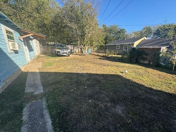 2206  Chestnut Avenue , Fort Worth Texas 76164