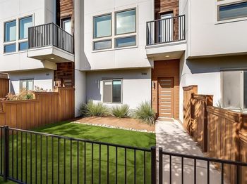 3816  Roseland Avenue 