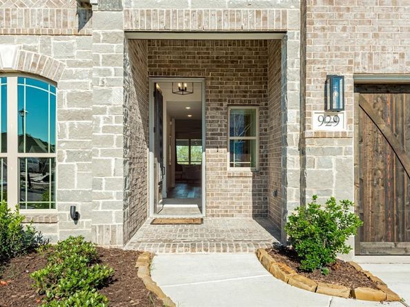 929  Eisley Drive , DeSoto Texas 75115