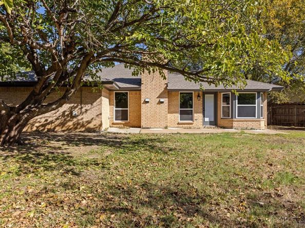 732  Kensington Lane , Mansfield Texas 76063