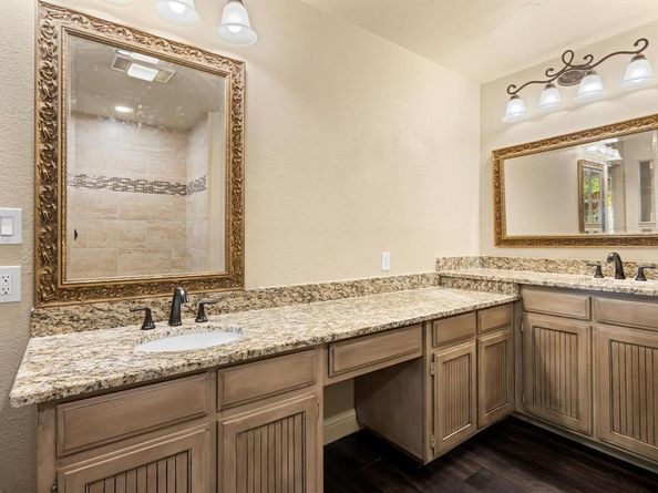 732  Kensington Lane , Mansfield Texas 76063