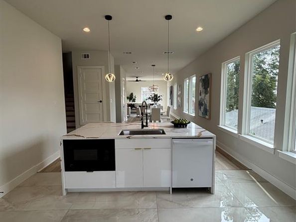 918  Duluth Street , Dallas Texas 75212