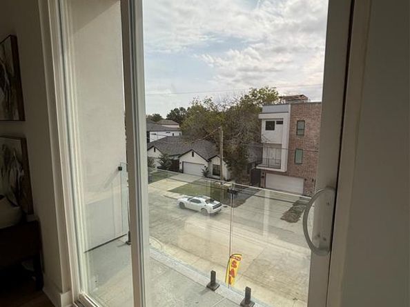 918  Duluth Street , Dallas Texas 75212