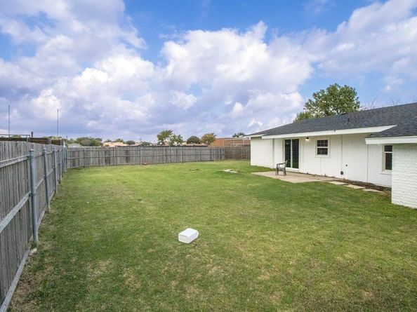 4030  Random Circle , Garland Texas 75043