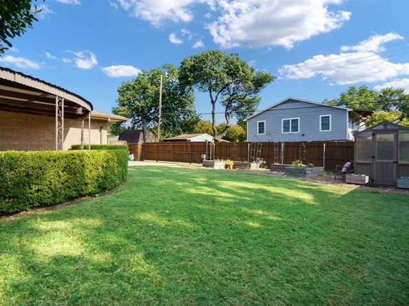 8318  Londonderry Lane , Dallas Texas 75228