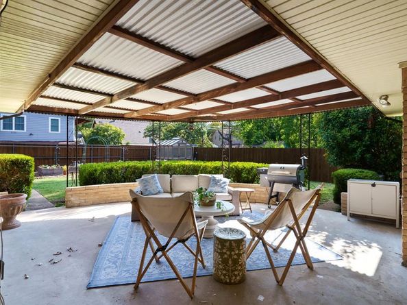 8318  Londonderry Lane , Dallas Texas 75228