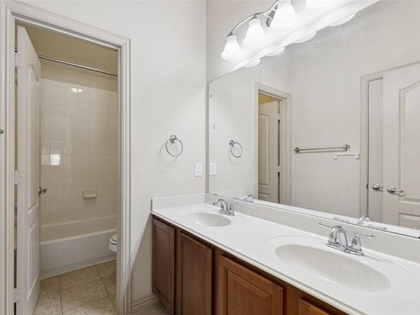 1474  Cambridge Drive , Lewisville Texas 75077