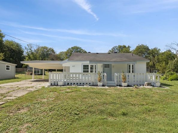 621  Alameda Road , Azle Texas 76020