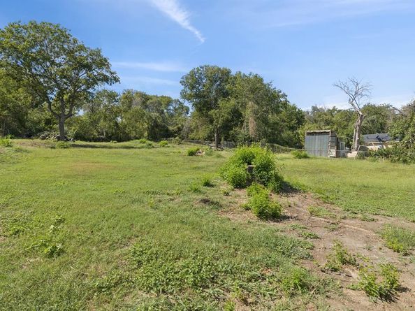 621  Alameda Road , Azle Texas 76020