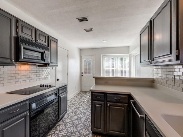 1100  Heather Lane , Carrollton Texas 75010