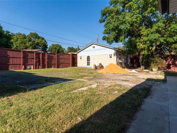 2515  North Parkway , Mesquite Texas 75149