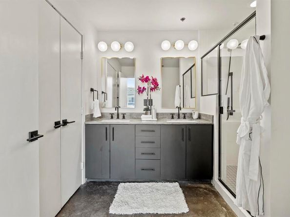 1001  Belleview Street  204, Dallas Texas 75215