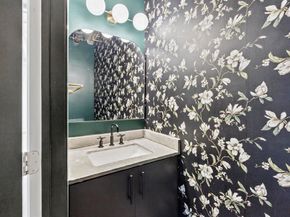 1001  Belleview Street  204, Dallas Texas 75215