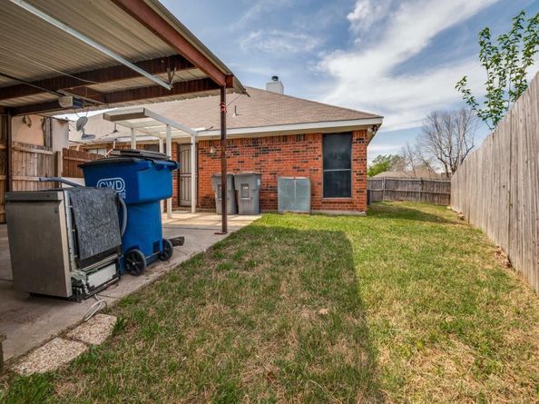 917  Westover Drive , Lancaster Texas 75134