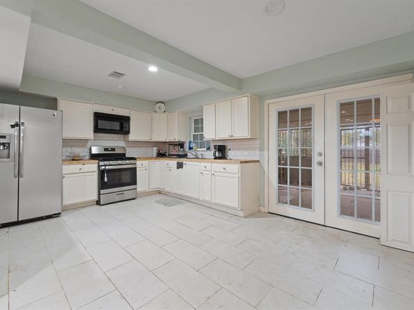 4133  6th Avenue , Fort Worth Texas 76115