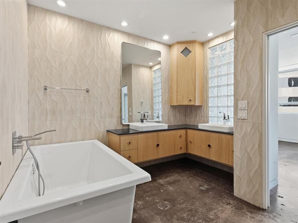 511 N Akard Street  1505, Dallas Texas 75201