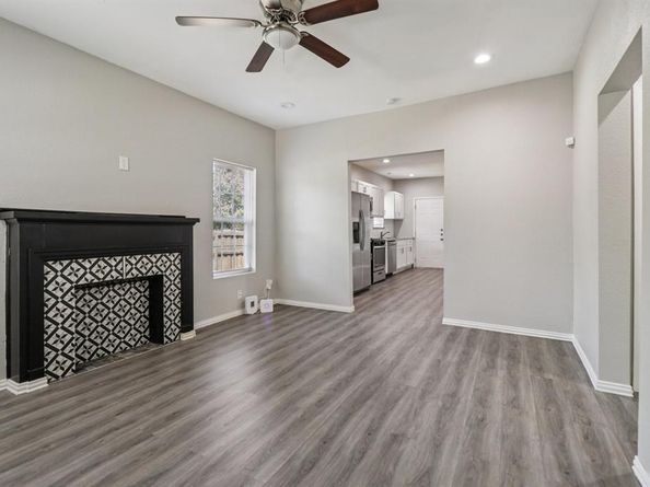 418  Lansing Street , Dallas Texas 75203