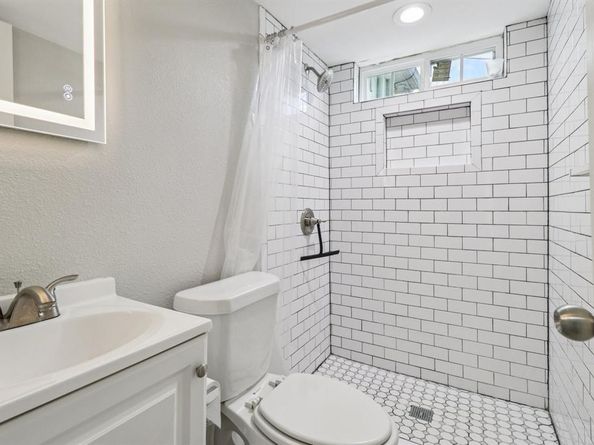 418  Lansing Street , Dallas Texas 75203