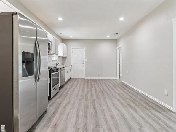 418  Lansing Street , Dallas Texas 75203