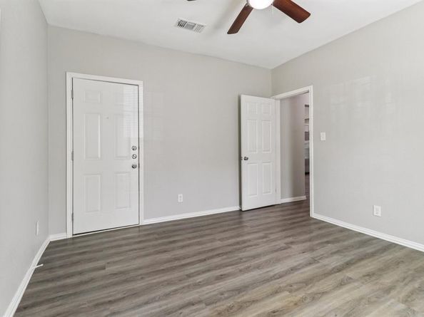 418  Lansing Street , Dallas Texas 75203