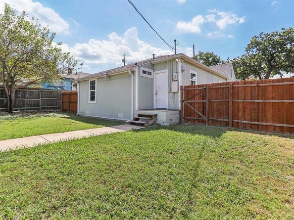 418  Lansing Street , Dallas Texas 75203