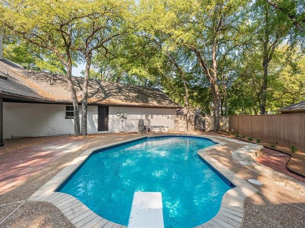 701 N Oakmont Lane , Fort Worth Texas 76112