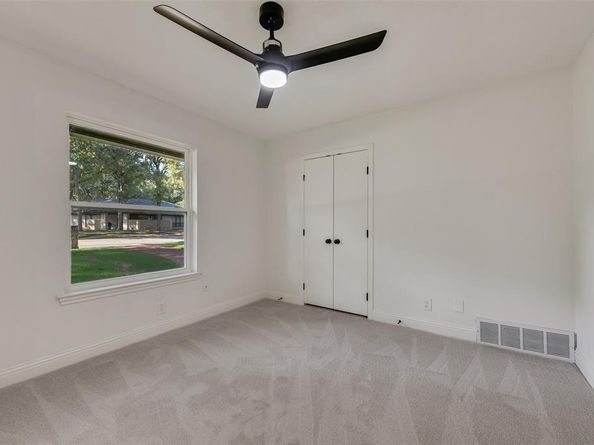 701 N Oakmont Lane , Fort Worth Texas 76112