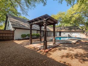 701 N Oakmont Lane , Fort Worth Texas 76112