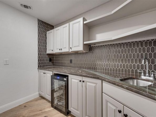 701 N Oakmont Lane , Fort Worth Texas 76112