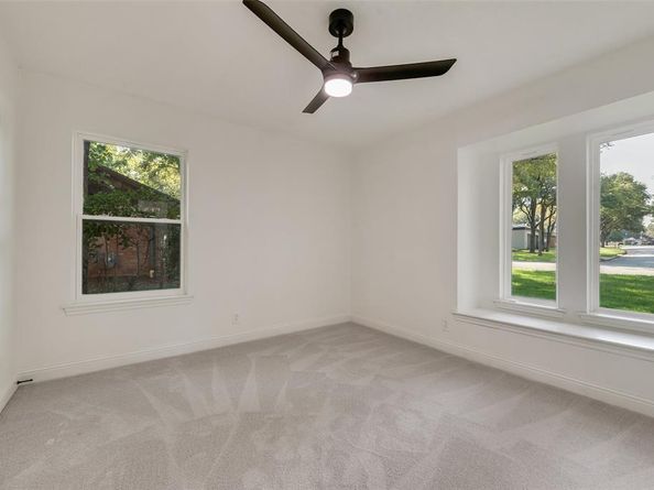 701 N Oakmont Lane , Fort Worth Texas 76112