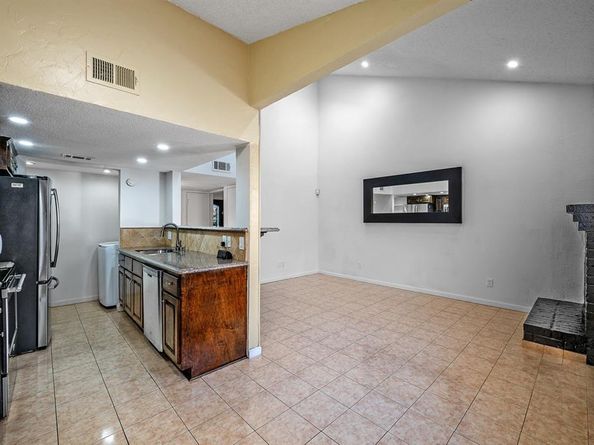 1837  Amber Lane , Carrollton Texas 75007