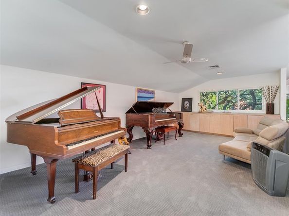 10406  Crestover Drive , Dallas Texas 75229