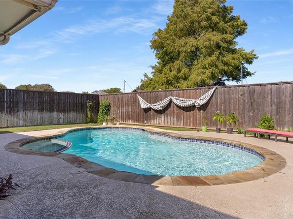 1008  Nottingham Drive , Carrollton Texas 75007