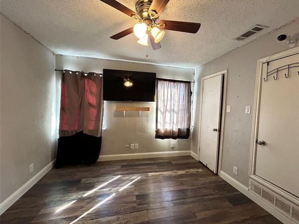 1610  Davis Boulevard , Garland Texas 75042